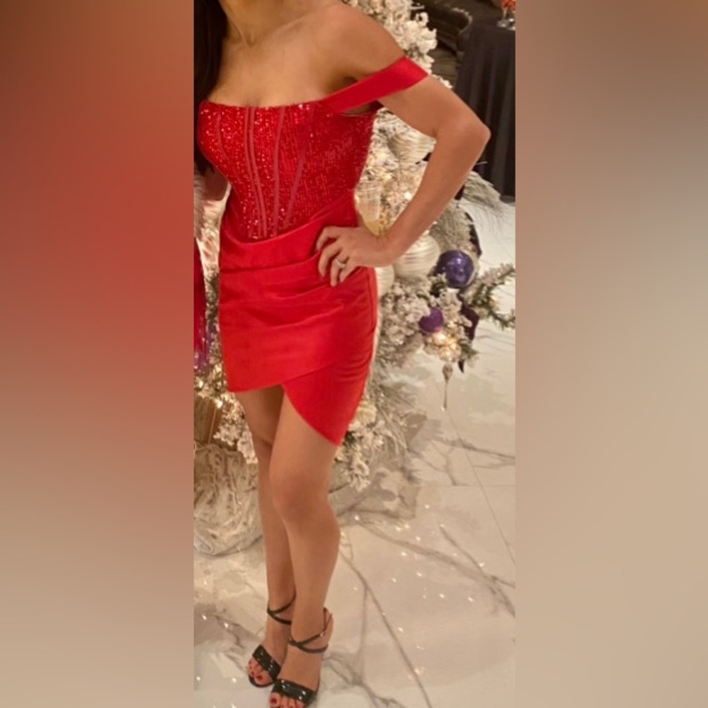 Elegant Red Off-Shoulder Mini Dress